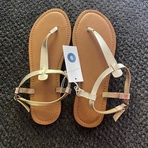 NWT• Women’s T Strap Thong Sandal - gold